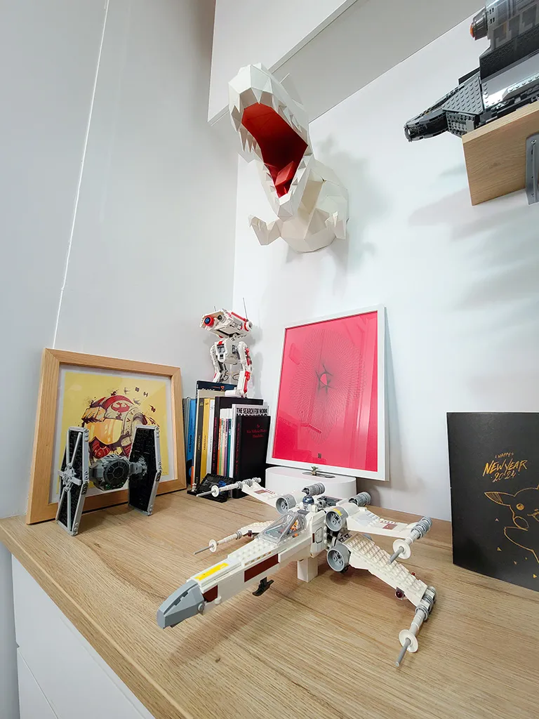 Legos & desktop toys